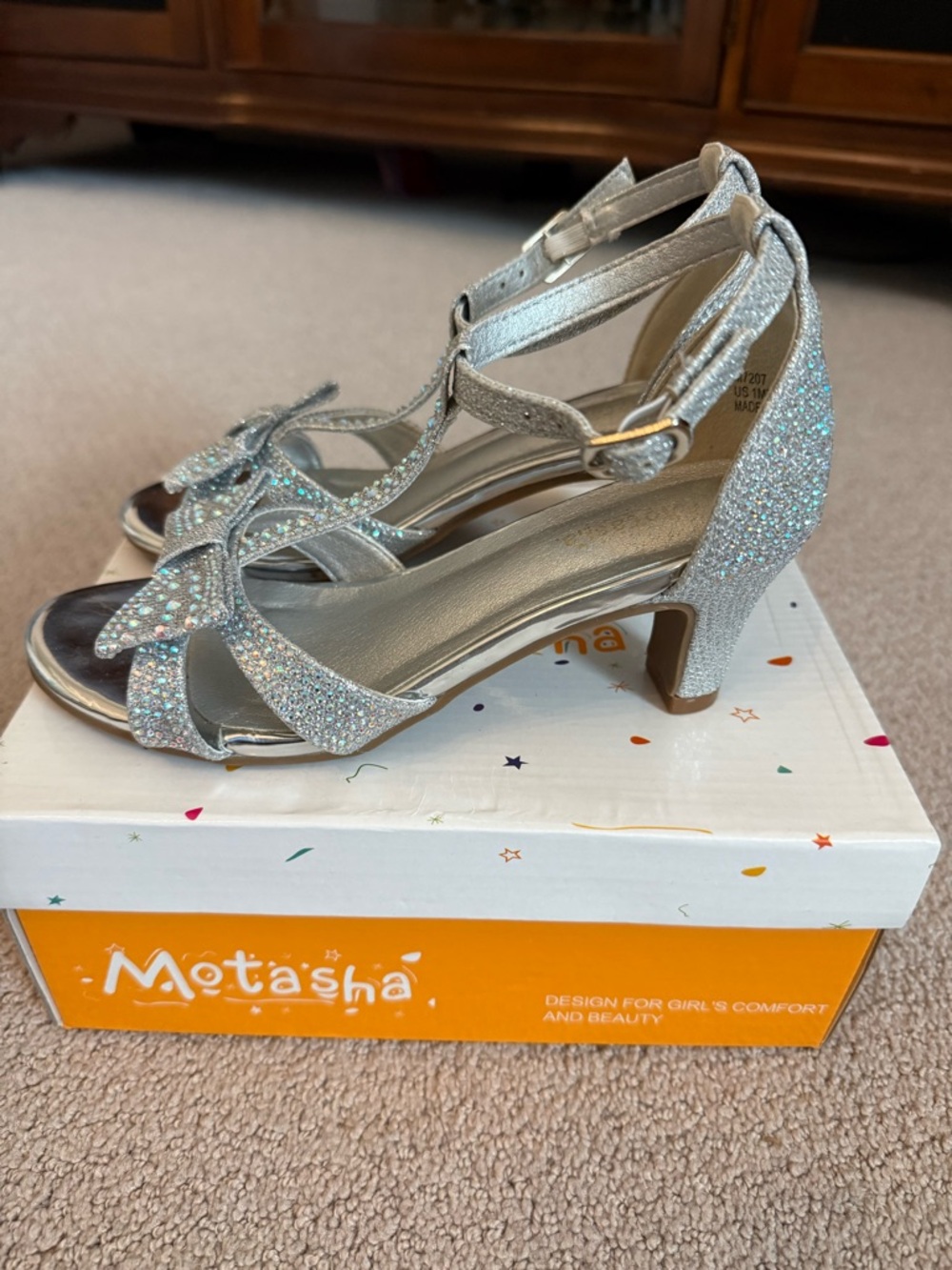 Motasha Silver Glitter Rhinestone T-Strap 2.2” Heel Sandals w/Bow - Girls Sz 1
